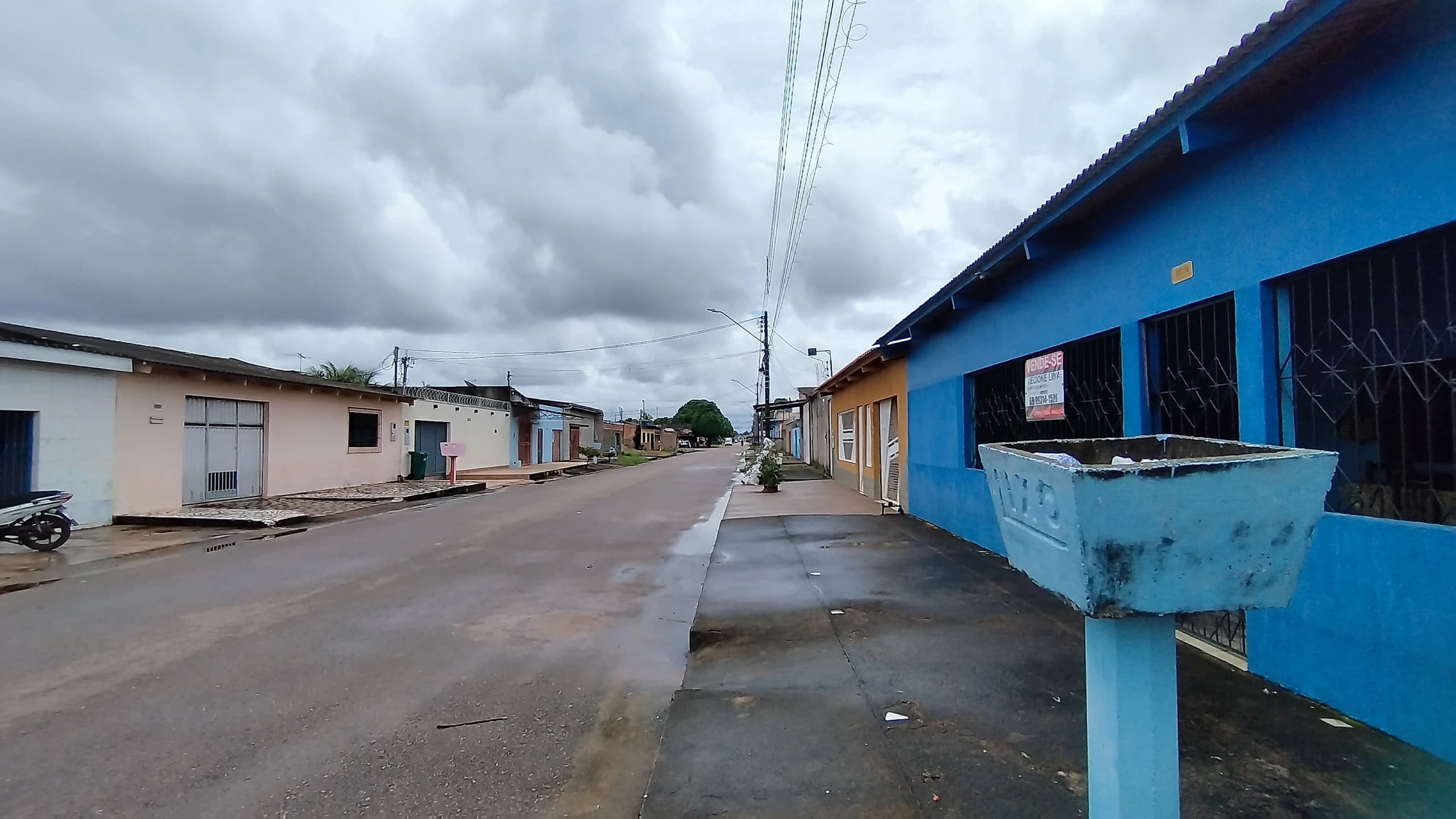 Casa à venda no bairro Tancredo Neves 