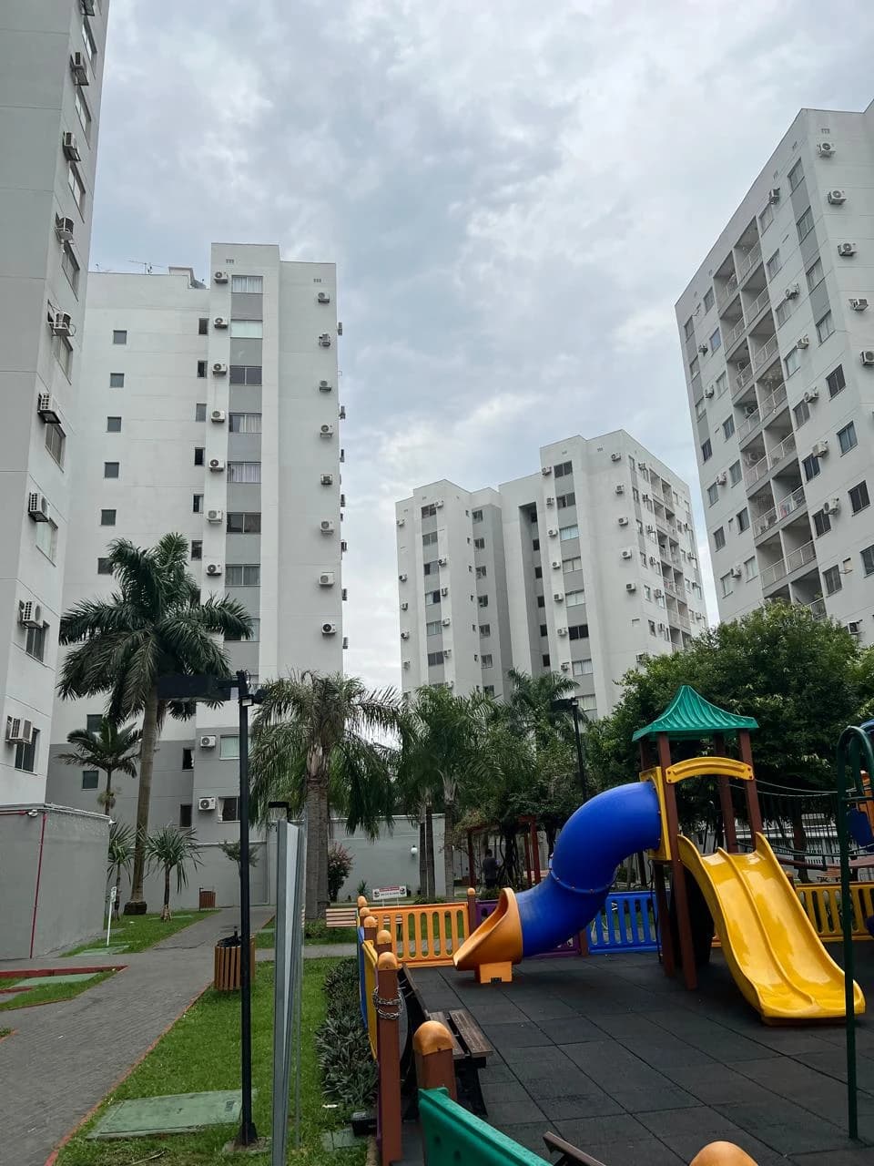 Apartamento dois quartos no condomínio Águas do Madeira 