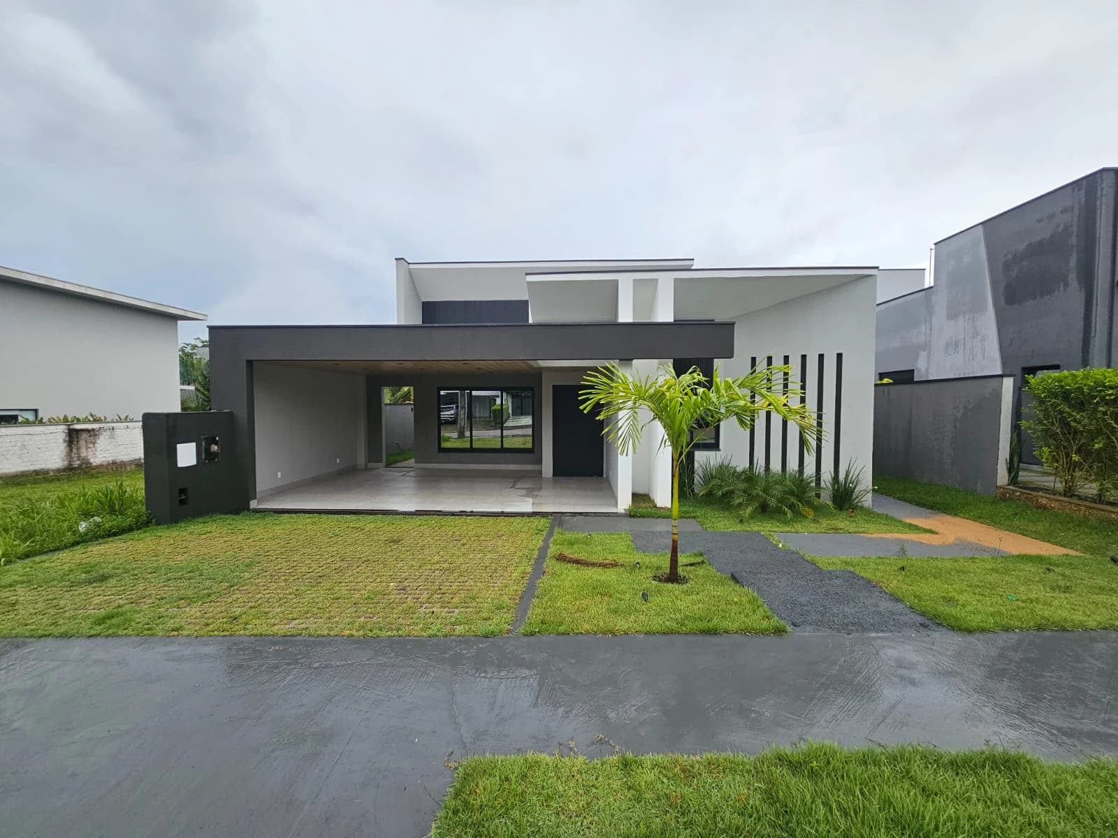 Casa de alto padrão no condomínio Ecoville 